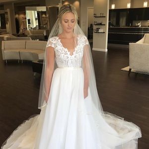 Hayley Paige Dakota Never Been Worn Wedding Dress